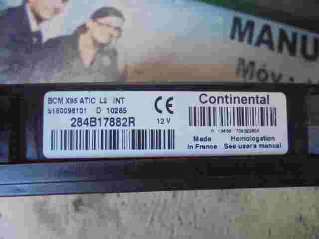 Sicherungskasten Renault 284B17882R Continental S180098101 BCM X95