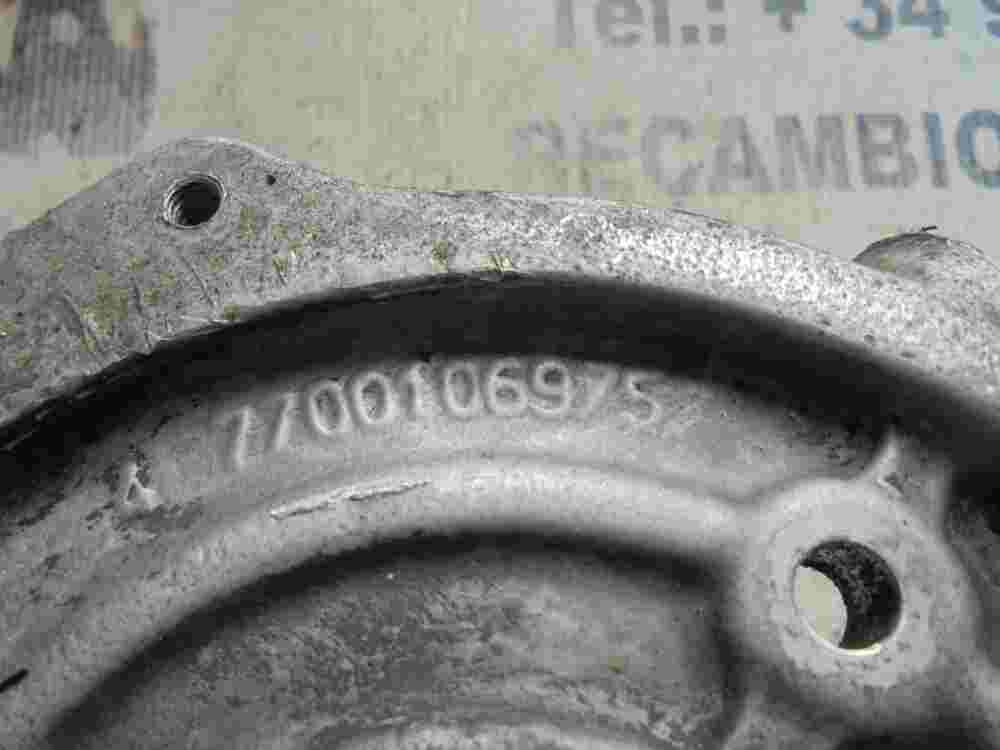 Einspritzpumpehalter Renault Kangoo Megane 7700106975