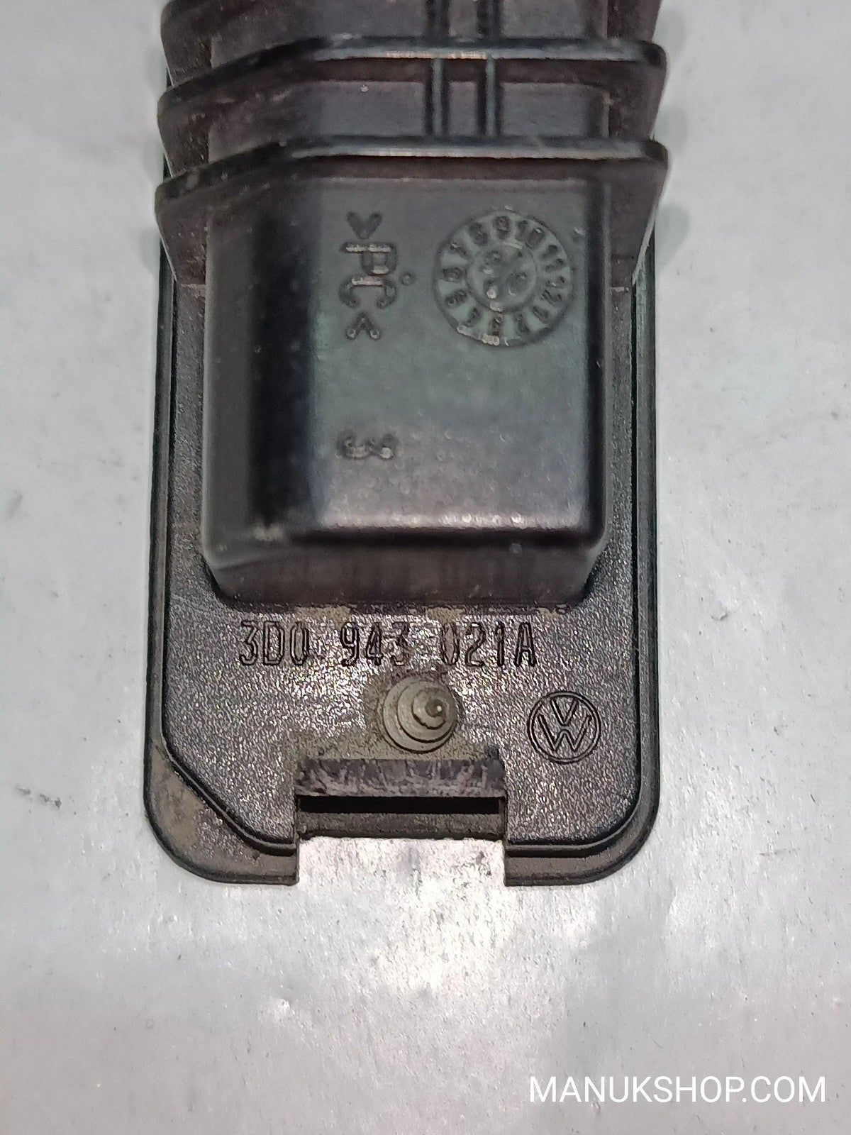 Kennzeichenbeleuchtung Abdeckung Heckklappe VW Golf 3D0943021A 1J6943021B