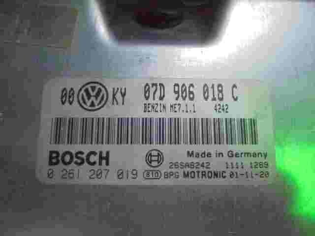 Motorsteuergerät VW Passat B5 07D906018C ME7.1.1 26SA8242 BOSCH 0261207019