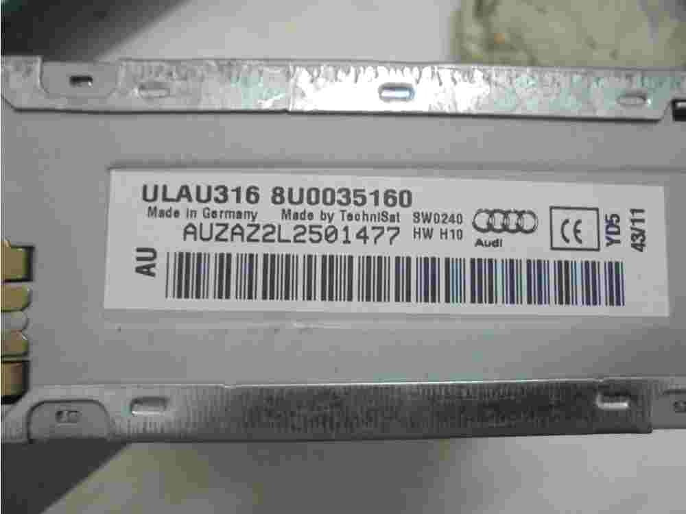 Radio CD Player / Audi Q3 ULAU316 8U0035160