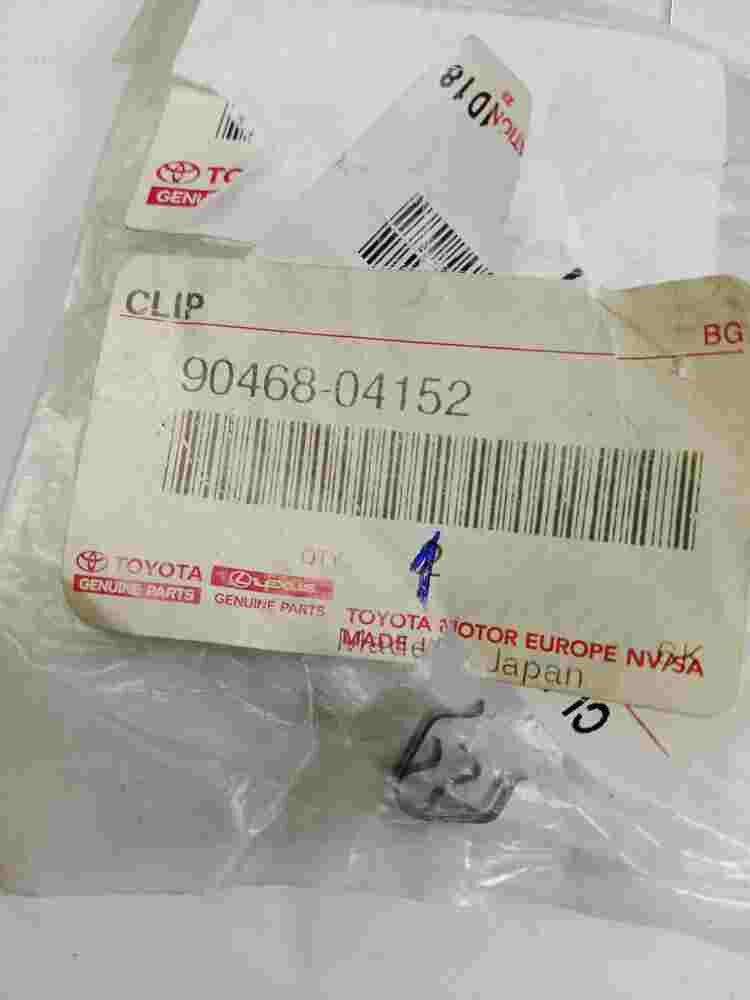 Clip Toyota Lexus ES300 SC300 SC400 9046804152 90468-04152