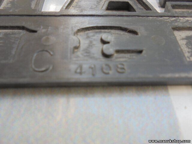 Emblem Logo hinten rear SEAT 131 E C4108
