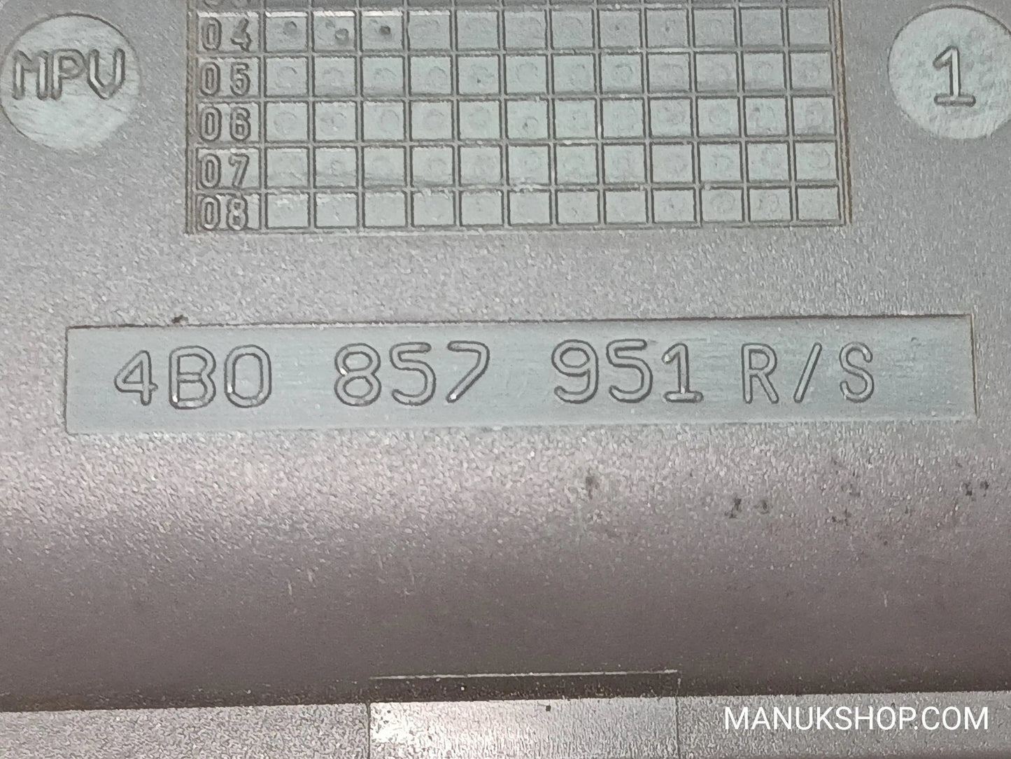 Aschenbecher Audi A6 4B 4B0857951 480857951R/S 480 857 951 R/S