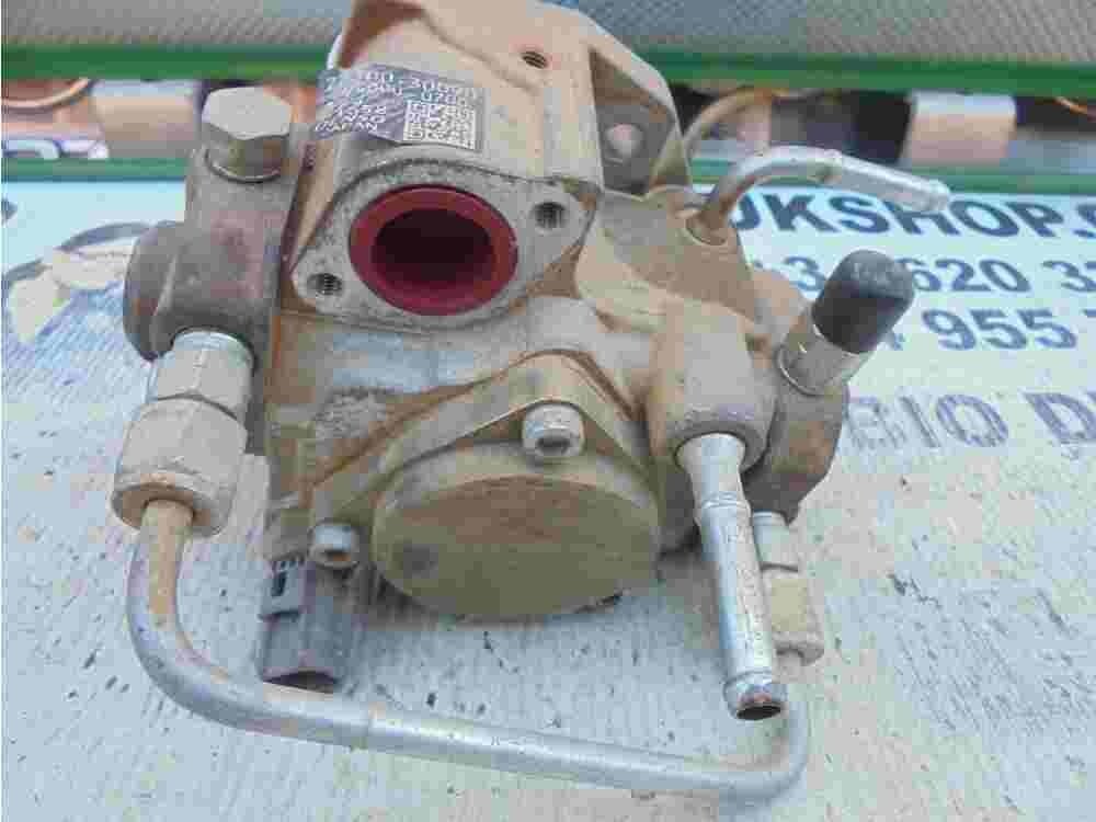 Dieselpumpe Einspritzpumpe Toyota Hilux 2940000700 DENSO 2210030090
