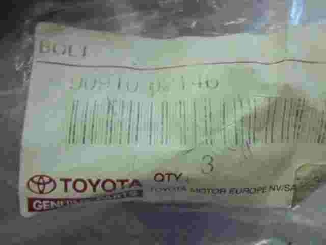 1 stuck Bolt Cylinder Head Set / Toyota Land Cruiser Prado Hilux 9091002146