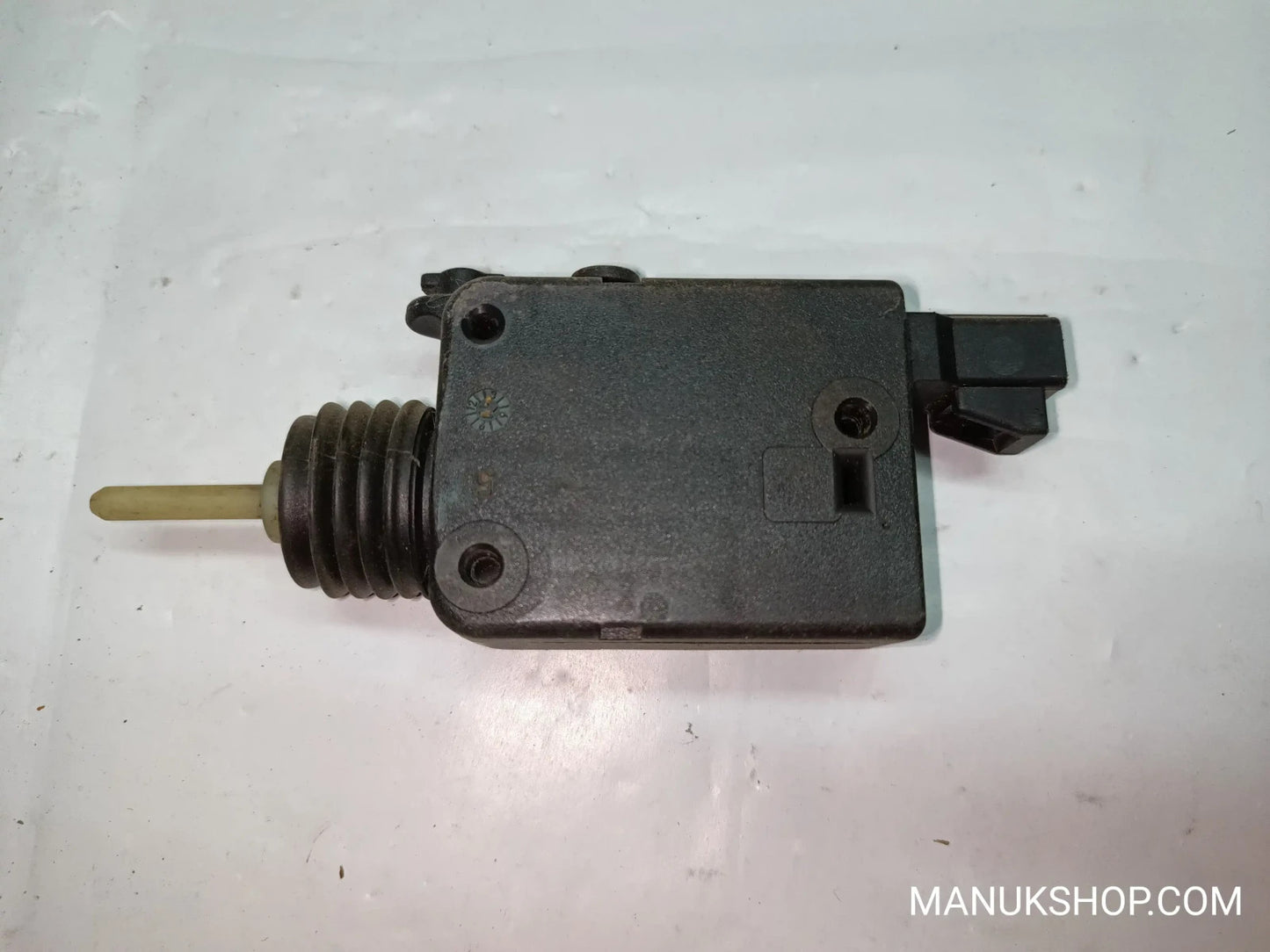 Stellmotor Heckklappe Zentralverriegelung Opel Astra G 605420 90589918 1101215