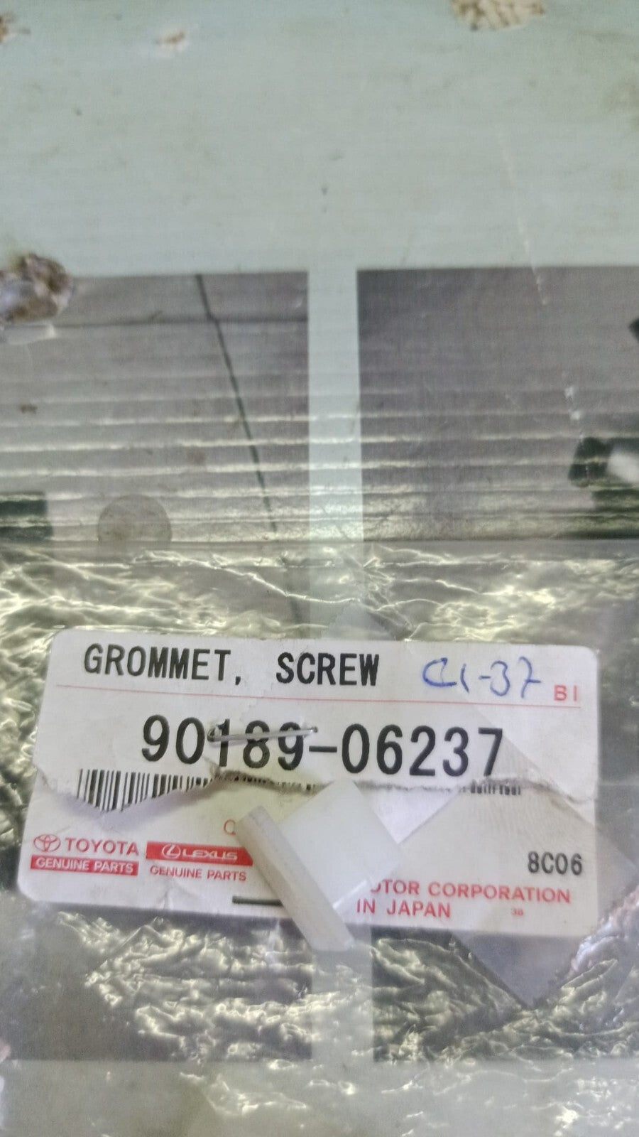 Screw Grommet Toyota Auris Corolla Carina Lexus LS 500h RX 350 9018906237