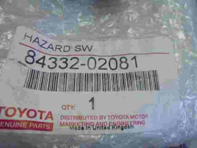 Warnblinkschalter Toyota Corolla E12 E120 E130 8433202081 84332-02081
