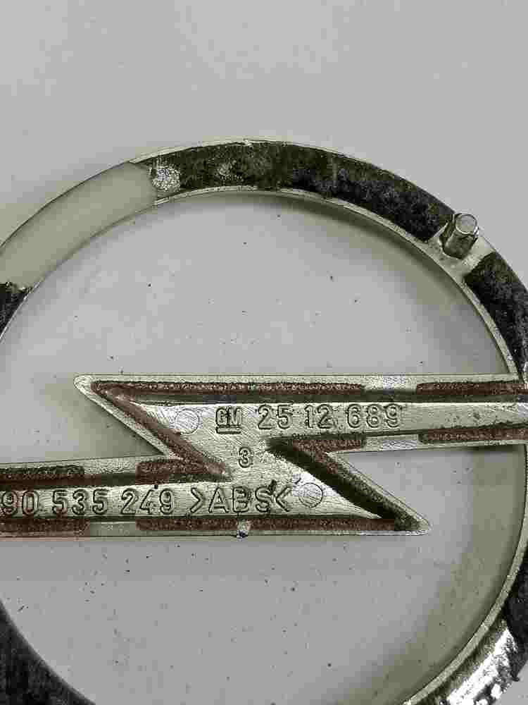 Emblem / Opel Kadett Senator B Omega A GM 90535249 90 535 249 2512689 7cm․