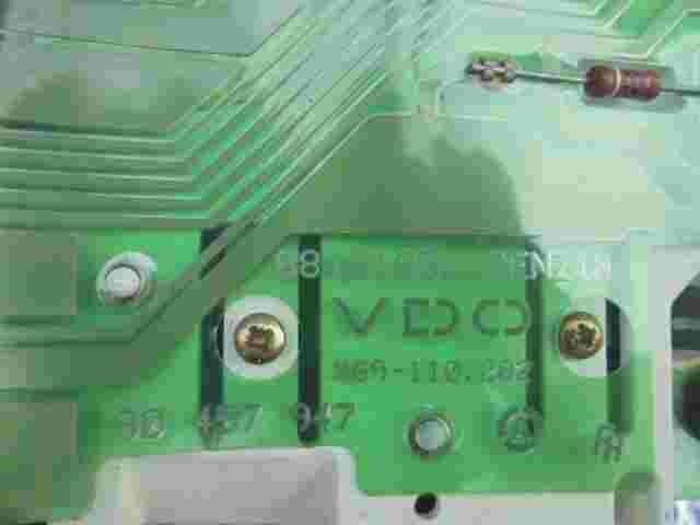 Kombiinstrument Tacho Opel Omega B 90457947 90 457 947 88481650 VDO X69110282