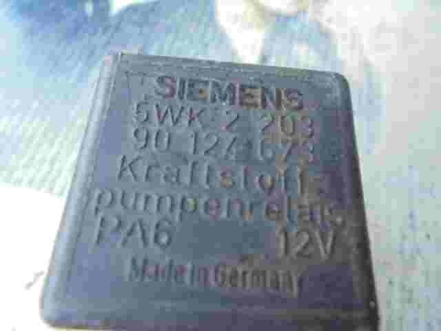 Kraftstoffpumpe relais Opel Kadett E Ascona C 90124673 SIEMENS 5WK2203 5WK 2 203