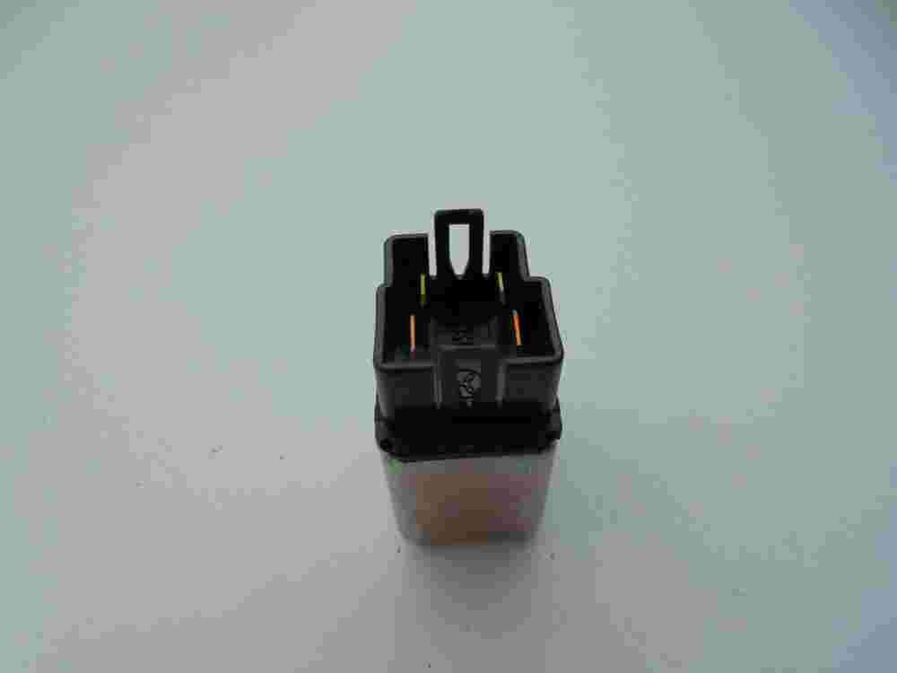 Relais 12V N0 77N