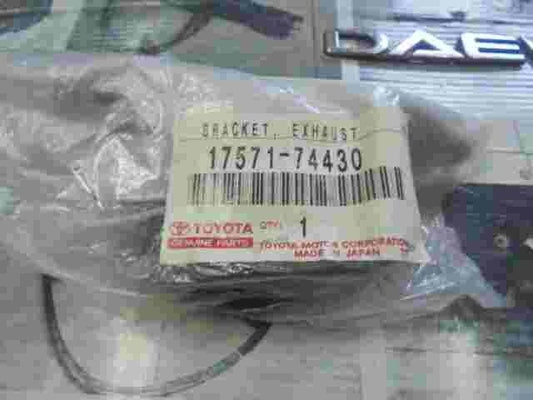 Exhaust Bracket  Toyota Avensis AT220  1757174430  17571-74430
