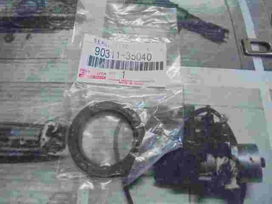 Type T Oil Seal  Toyota Corolla Platz CarinaE Avensis 9031135040 90311-35040