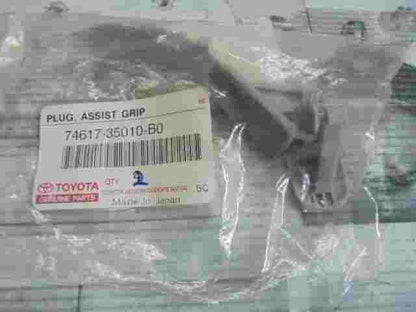 Plug Assist Grip / Toyota FJ Cruiser 7461735010B0 74617-35010-B0