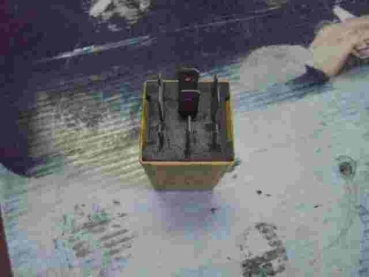 Relais  Opel Omega В GM 24427610 24 427 610 Bitron 12V 38697