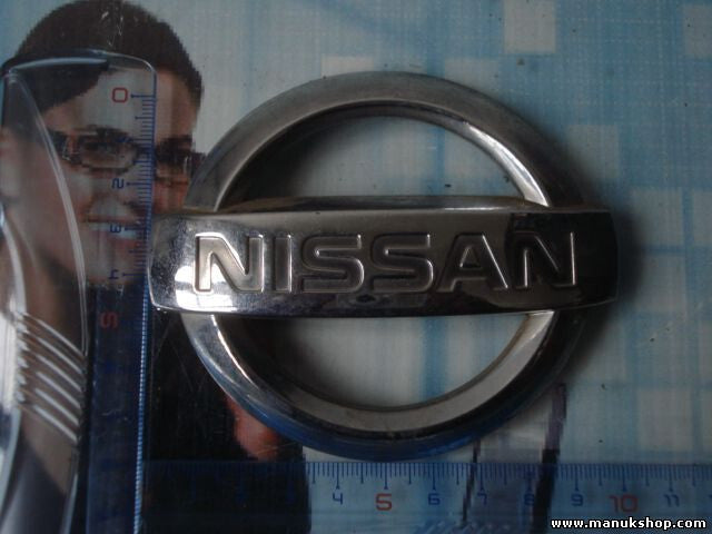 Emblem Logo hinten Nissan Primera P12 90890 AU200 90890AU200