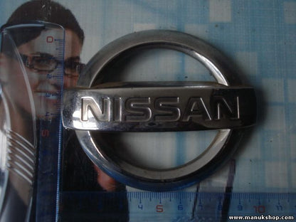 Emblem Logo hinten Nissan Primera P12 90890 AU200 90890AU200