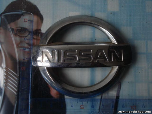 Emblem Logo hinten Nissan Primera P12 90890 AU200 90890AU200
