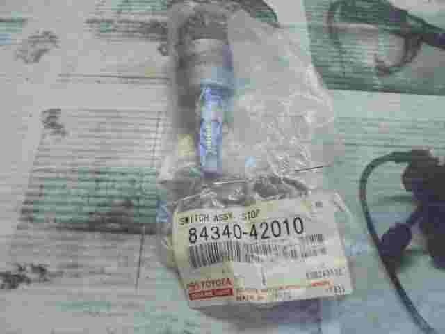 Bremslichtschalter  Lexus Toyota Land Cruiser Celica Corolla RAV4 8434042010