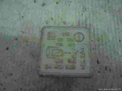 Waschwasserpumpe relais Opel Zafira Vectra Astra 24 438 885 24438885 GM 813
