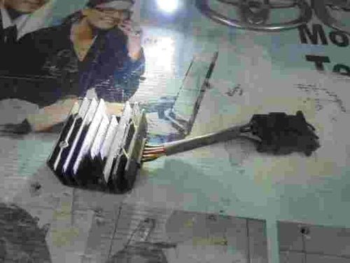 Spannungsregler  Honda NS 125 F MTX NSR 125 R SH522B12 SH522B-12 ECD3