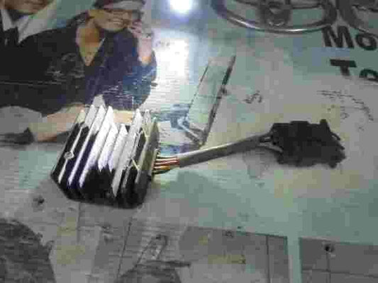 Spannungsregler  Honda NS 125 F MTX NSR 125 R SH522B12 SH522B-12 ECD3