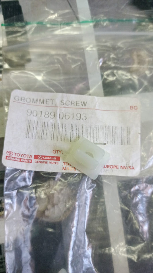 Screw Grommet  Toyota Corolla Auris Carina Avensis Camry 9018906193 90189-06193