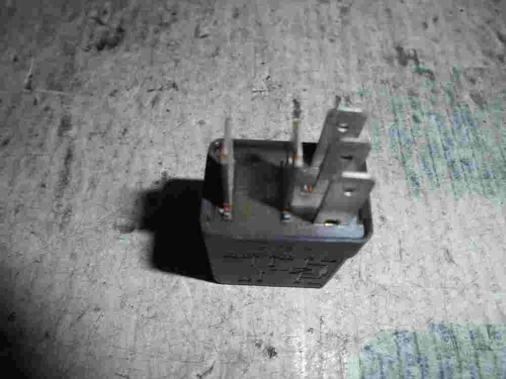 Relais Iveco Daily 504049024 677․50 12V 10/20A