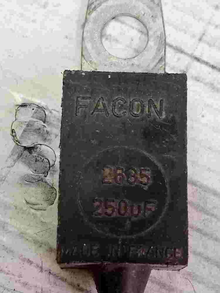 Kondensator Renault R9 Espace Safrane Facon 2635250uF 2635-250uF 2635 250uF