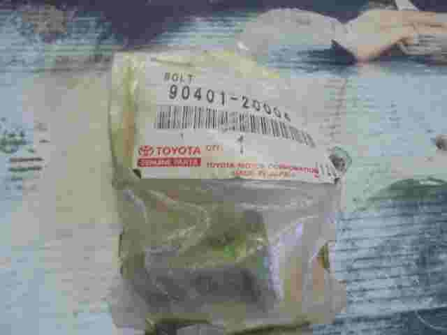 Bolt  Toyota Avensis II 9040120004 90401-20004
