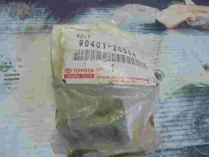 Bolt  Toyota Avensis II 9040120004 90401-20004