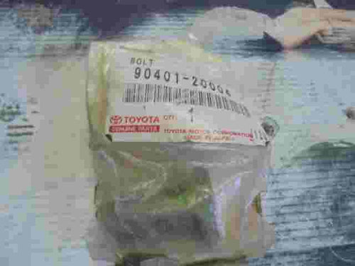 Bolt  Toyota Avensis II 9040120004 90401-20004