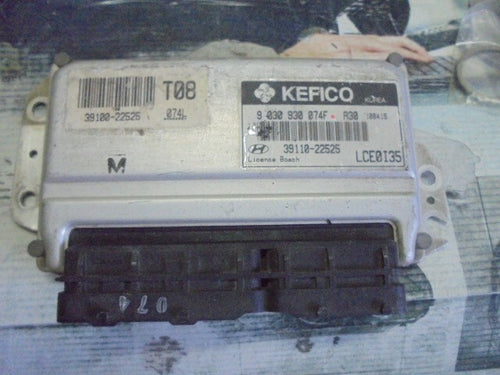 Motorsteuergerät  Hyundai Accent 3911022525 LCE0I35 9030930074F 3910022525