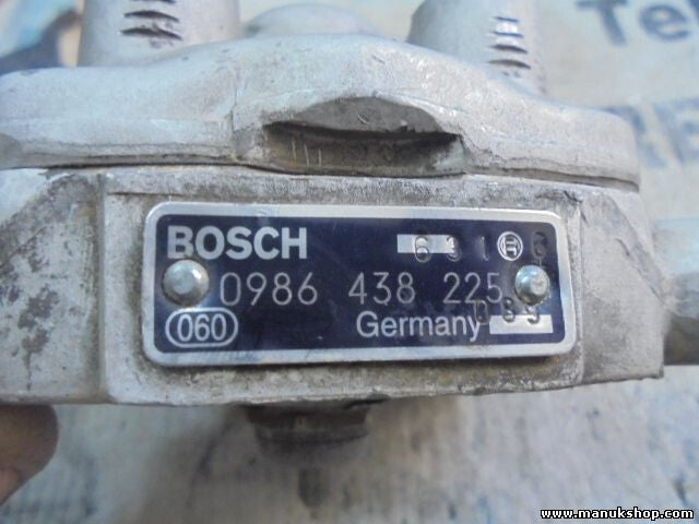 Mengenteiler Mercedes-Benz W126 W124 W463 0986438225 BOSCH 0986 438 225