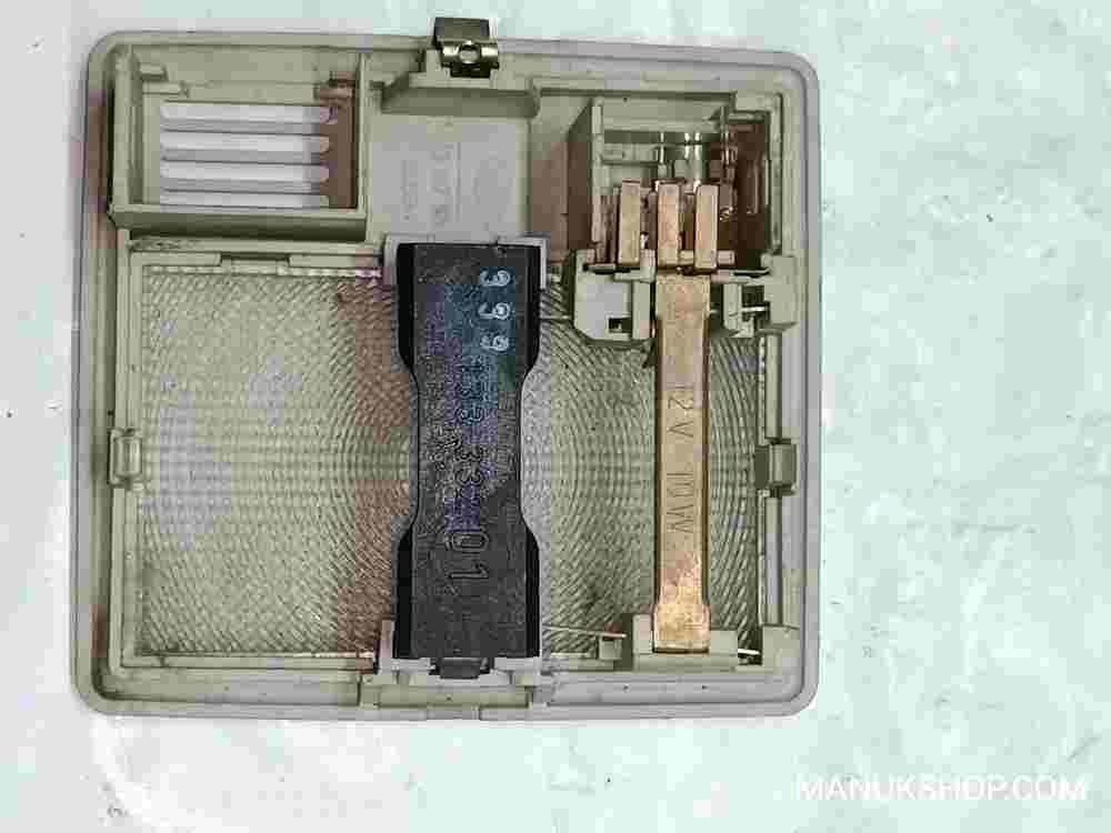 Innenleuchte Audi A6 C4 80 B4 100 C4 443947105E 443 947 105 E HELLA 13333201