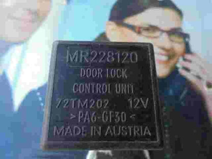 Steuergerät Türschloss Mitsubishi Carisma MR228120 72TM202 12V PA6-GF30