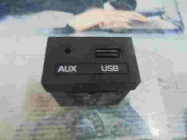 USB Aux Audiokonsole Hyundai I10 B9000 96120B9000 AUX USB Jack IAMC1511190028F