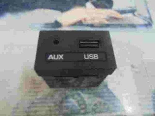 USB Aux Audiokonsole Hyundai I10 B9000 96120B9000 AUX USB Jack IAMC1511190028F