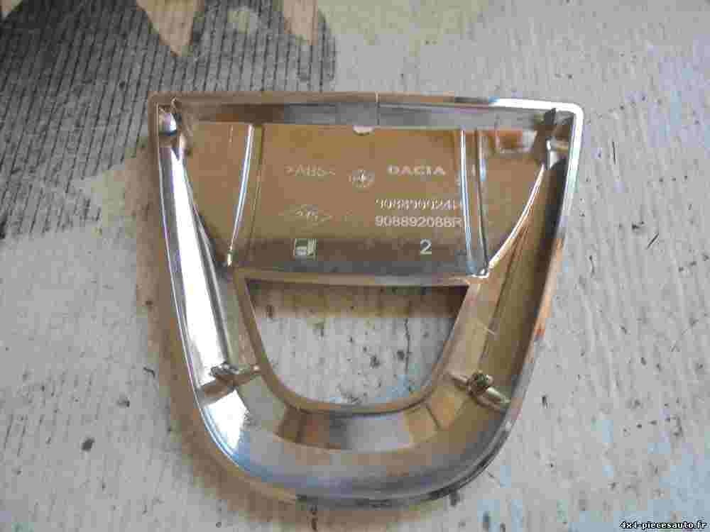 Emblem Logo hinten  Dacia Logan Sandero 908890024R 908892088R