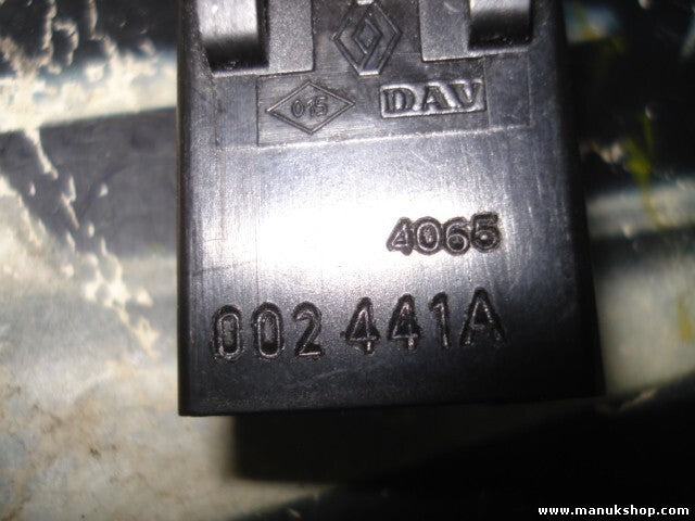 Warnblinkschalter Renault Laguna Trafic II Master II 8200442724 002441A