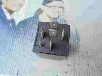 Relais Servotronic Servolenkung Opel Omega B GM ZR 90459301 7038900210