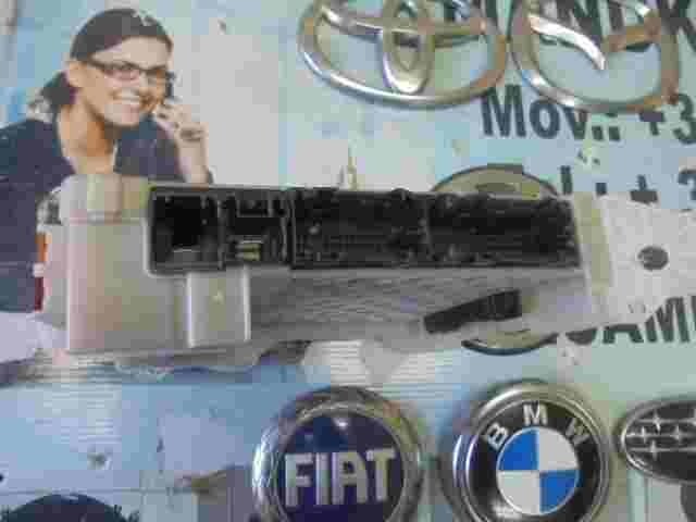 Sicherungskasten Toyota Corolla E120 E130 63589313 6358-9313 8273002P80A