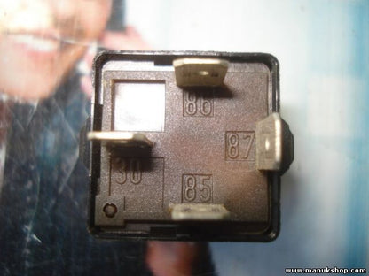 Relais Mitsubishi Carisma V23134B52X240 V23134-B52-X240 MB953381 MB 953381