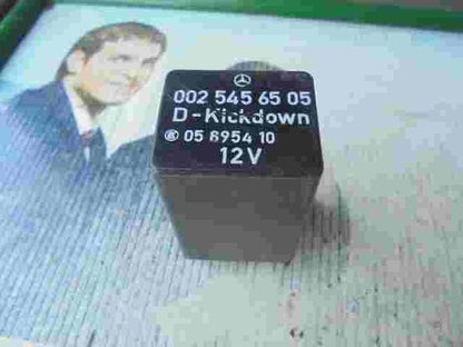 Relais Kickdown Abschaltung Mercedes-Benz W124 W201 W126 0025456505 LK 05895410