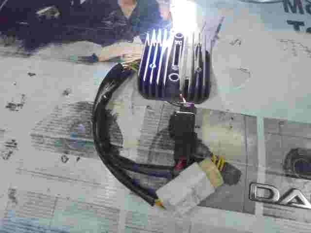 Spannungsregler  Honda FES 125 FES125 S-Wing 125 TRD 111 SH541RA SH 541-RA