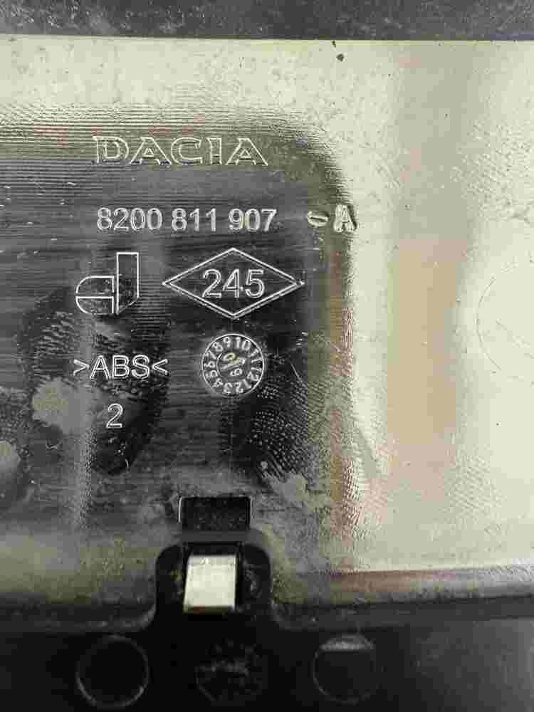 Emblem Logo hinten Dacia Duster Logan Sandero 8200811907 A 8200 811 907 A .