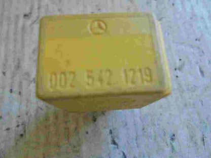 Relais Mercedes-Benz CLK-CLASS 0025421219 002 542 1219 HELLA 4RD00781402