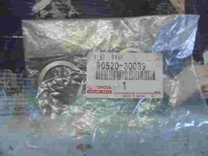1 stuck  Snap Ring  Toyota RAV4 Avensis 9052030039 90520-30039